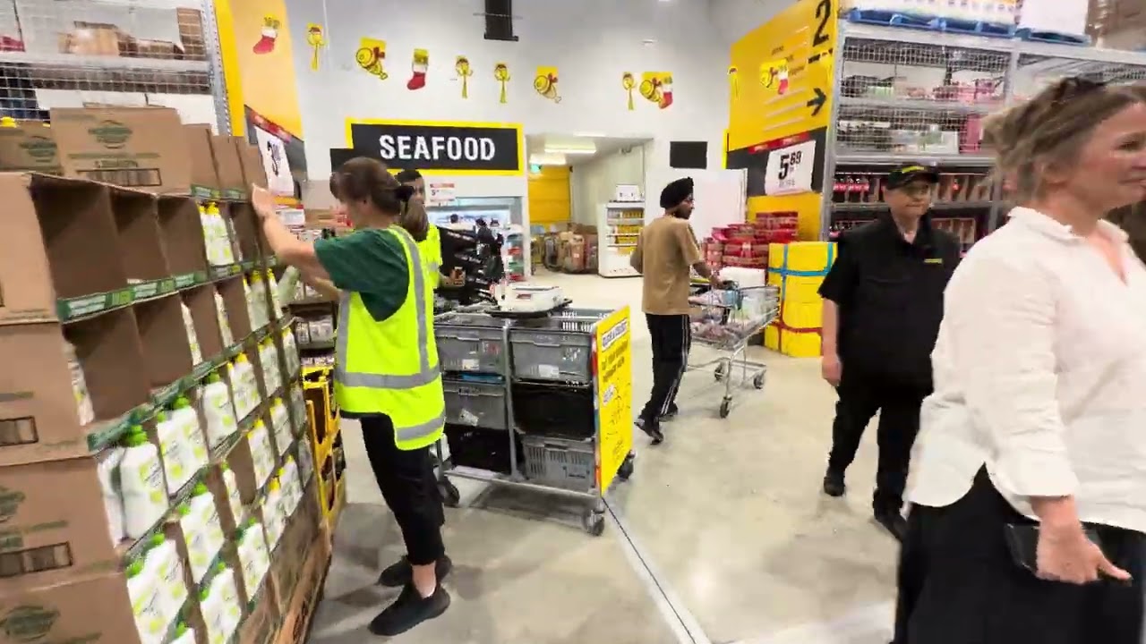 NZ MA SABJI MANDI KAISI HOTI HA 