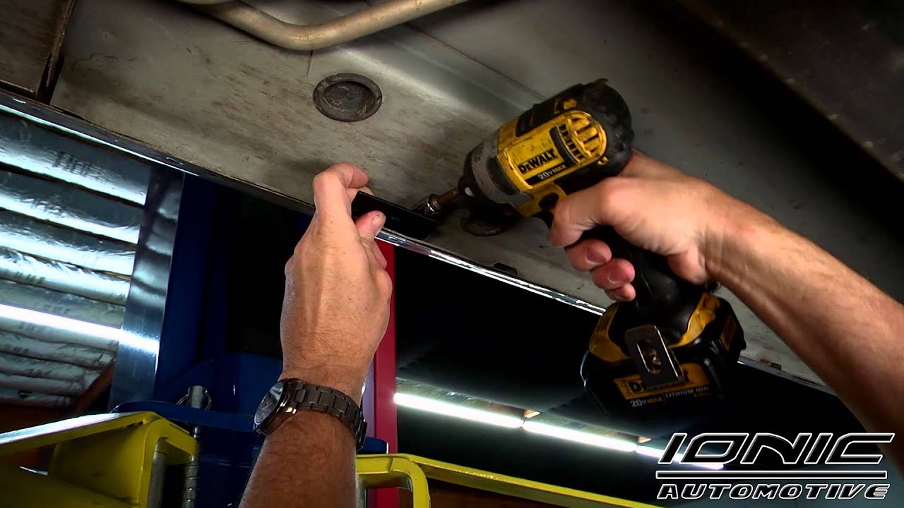 Как установить комплект кронштейнов для подножек Chevy Express 1010 на AutoCustoms.com