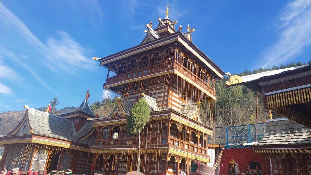 मझगाँव(पांजागाँव)लक्ष्मी-नारायण मंदिर में हुई प्रतिष्ठा से लौटते हुए माँ मनसा की कुछ दिव्य झलकियाँ।