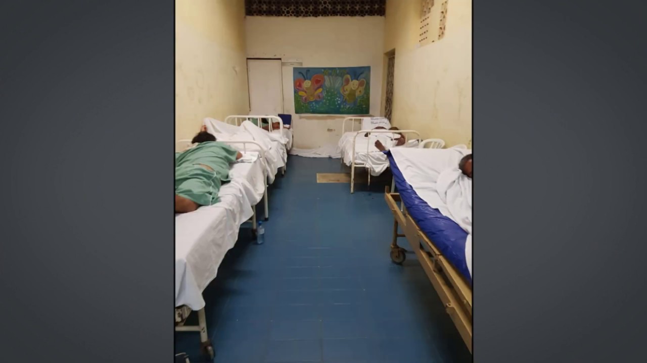 Pacientes dormem no chão a espera de vaga em hospital de saúde mental de Messejana
