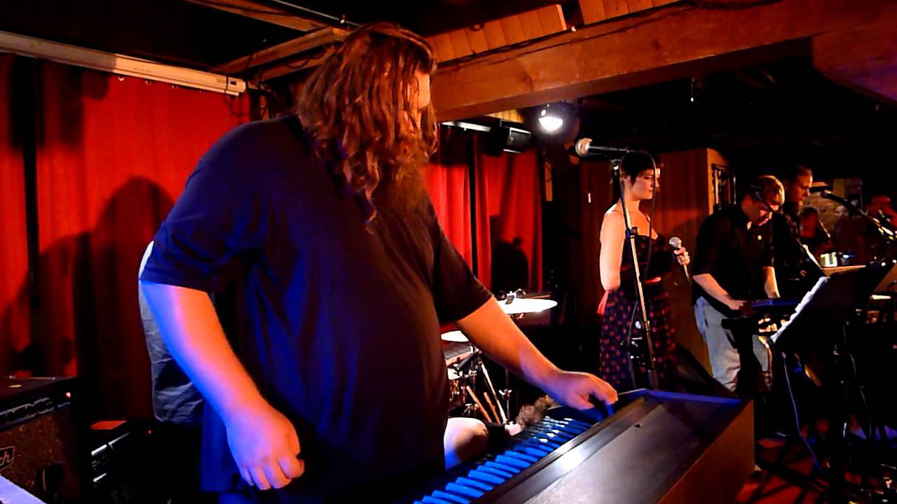Eleanoora Rosenholm - Pimeä Tähti (Live at Telakka - Tampere, Finland)