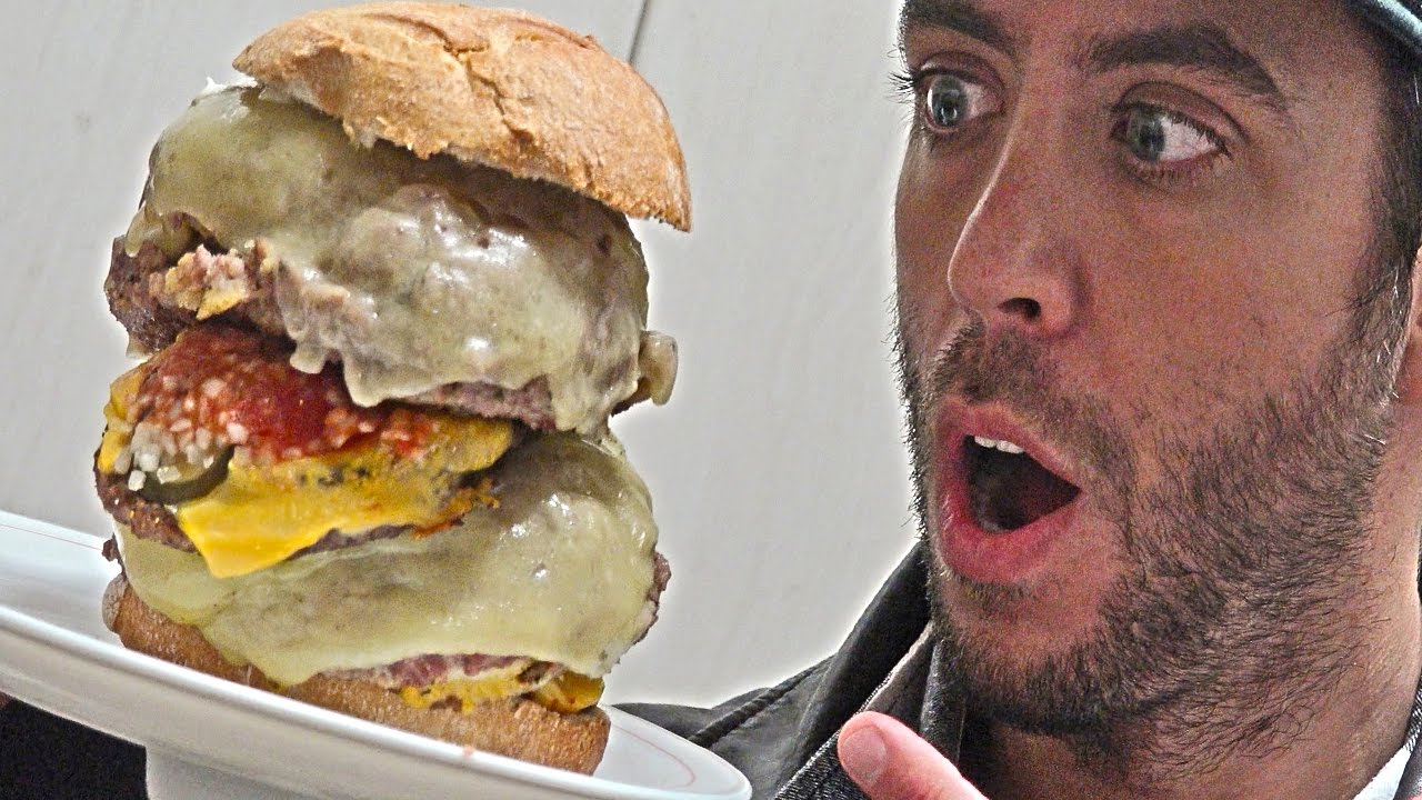 12 HAMBURGUESAS EN 1 = LA HAMBURGUESA DE 5.000 CALORÍAS