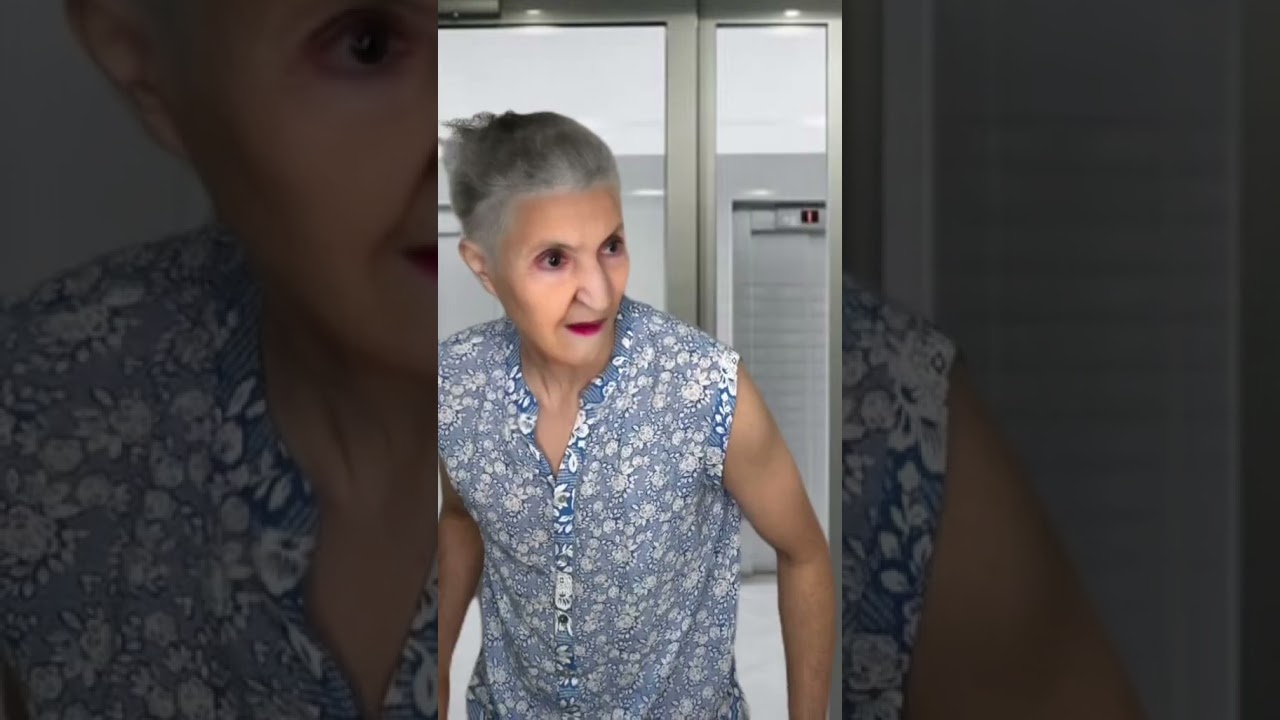 *Ton p'tit frère veut pas t'ouvrir la porte*
