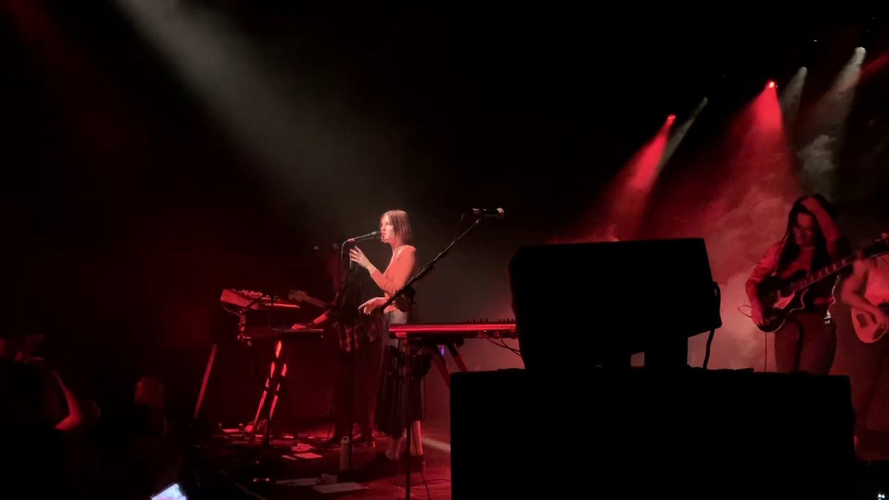 MUNA ‘Stayaway’ Village Underground London 9/9/19