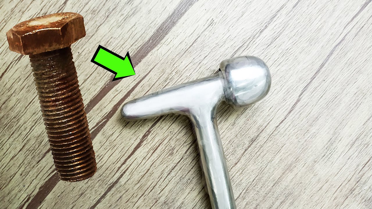 Turn a rusty screw into a round-headed hammer with forging