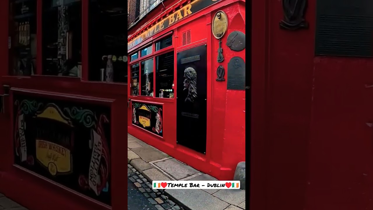 #templebar #dublin #ireland #irish #thetemplebar #shorts #travel #reels #downtown #red #beer #pub