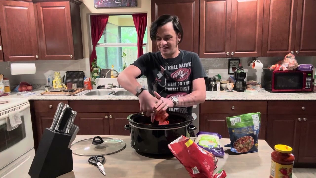 Cooking With The Blind Guy: Crockpot Ravioli and Meatballs.