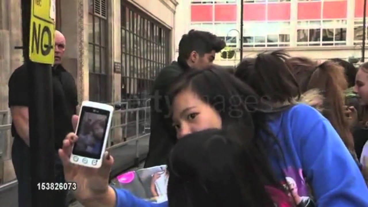 One Direction outside the BBCR1 studio 6/10/12 [HD]