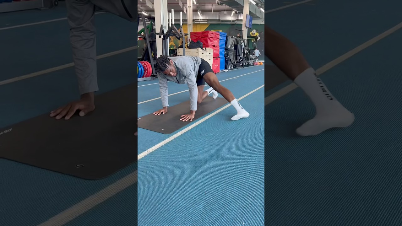 Mobility exercises for football with Anthony Elanga