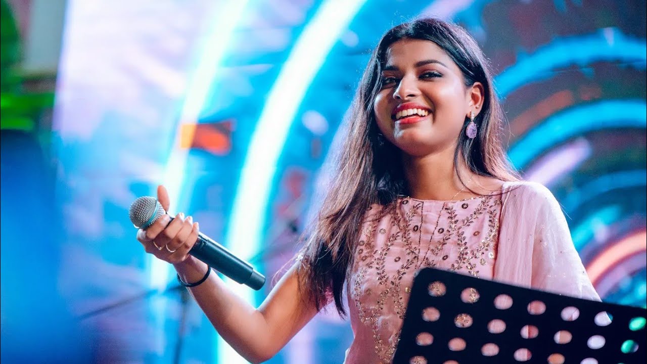 Jo Bheji Thi Dua by Arunita kanjilal live show