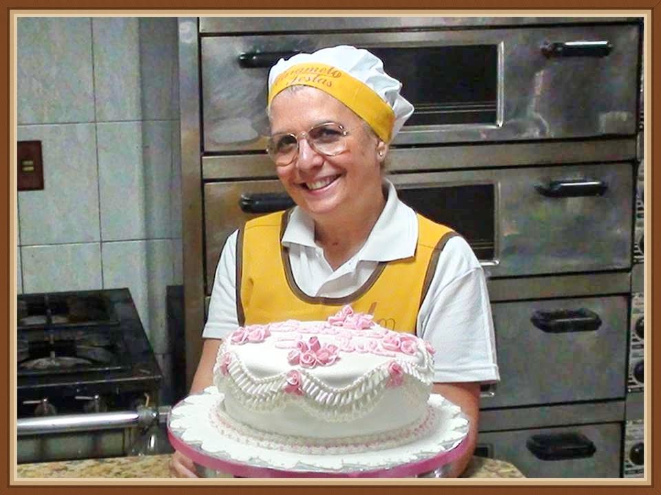Como Confeitar Bolo de Babado com Glacê Real