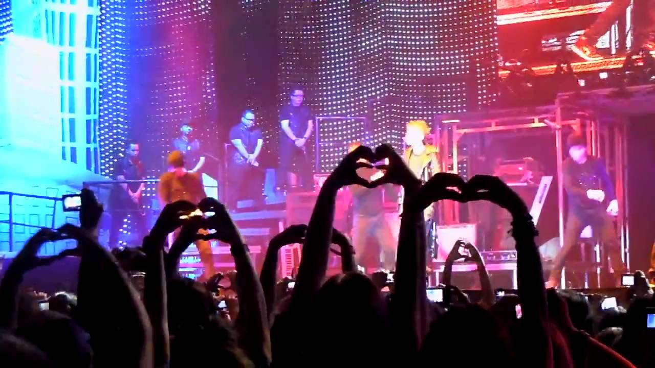 Justin Bieber - Somebody To Love - Concert Barcelona 06/04/11