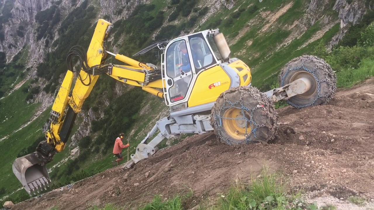 Der Oststartplatz am Tegelberg / Schreitbagger Menzi Muck