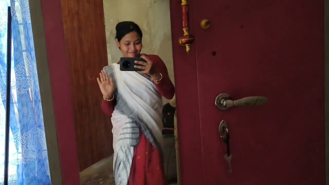 সৰু ঘৰ বুলি হাঁহিছিল নহয় এতিয়া কি কব আমাৰ ঘৰ খন চাব নেকি কেনেকৈ  সজাইছো