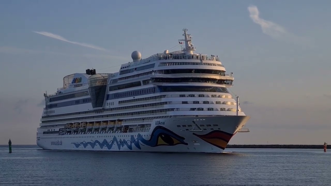 Traumhaftes Einlaufen der AIDAmar in Warnemünde | 22.08.2022