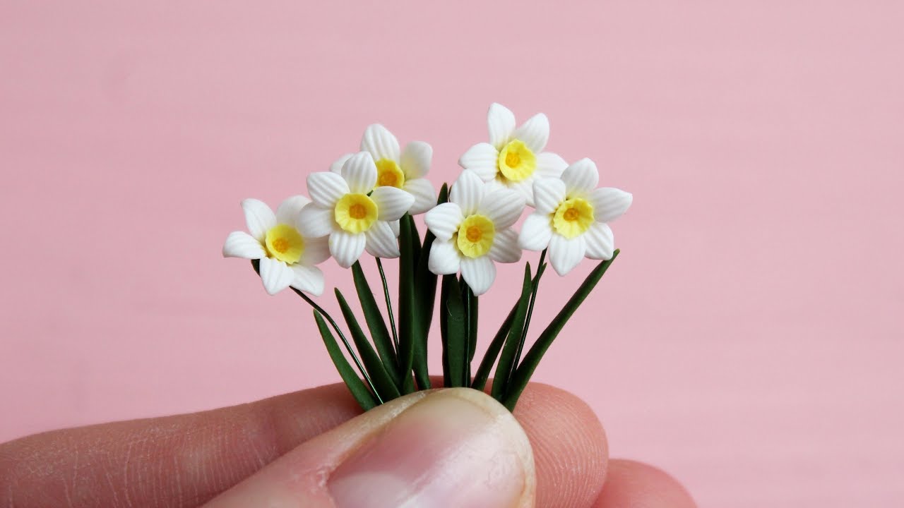 Miniature daffodils are made of polymer clay. Tutorial. DIY. Миниатюрные нарциссы.