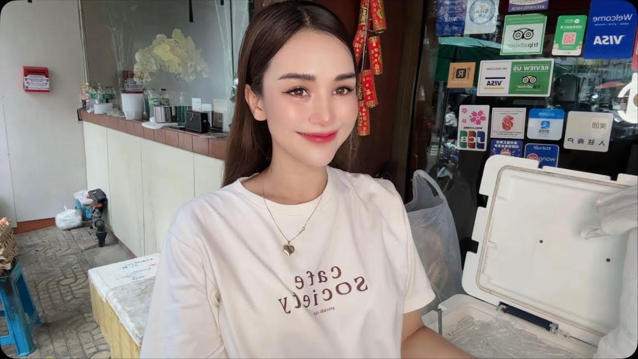 LIVE Street Café - Welcome Family 🤗 Ploysai Coffee Lady in Bangkok Thailand - Thai Street Food