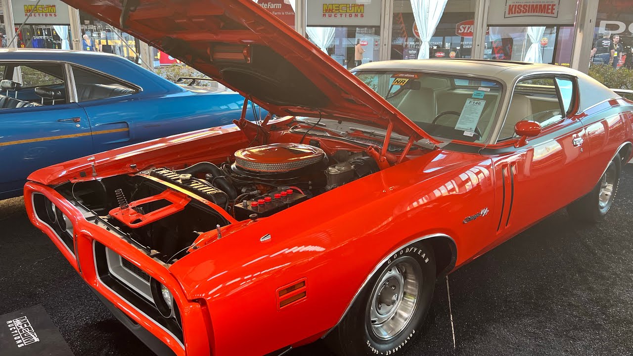 (1971 Hemi Charger RT)the most optioned 1971 RT in existence with sunroof WOW 😮 (Mecum)