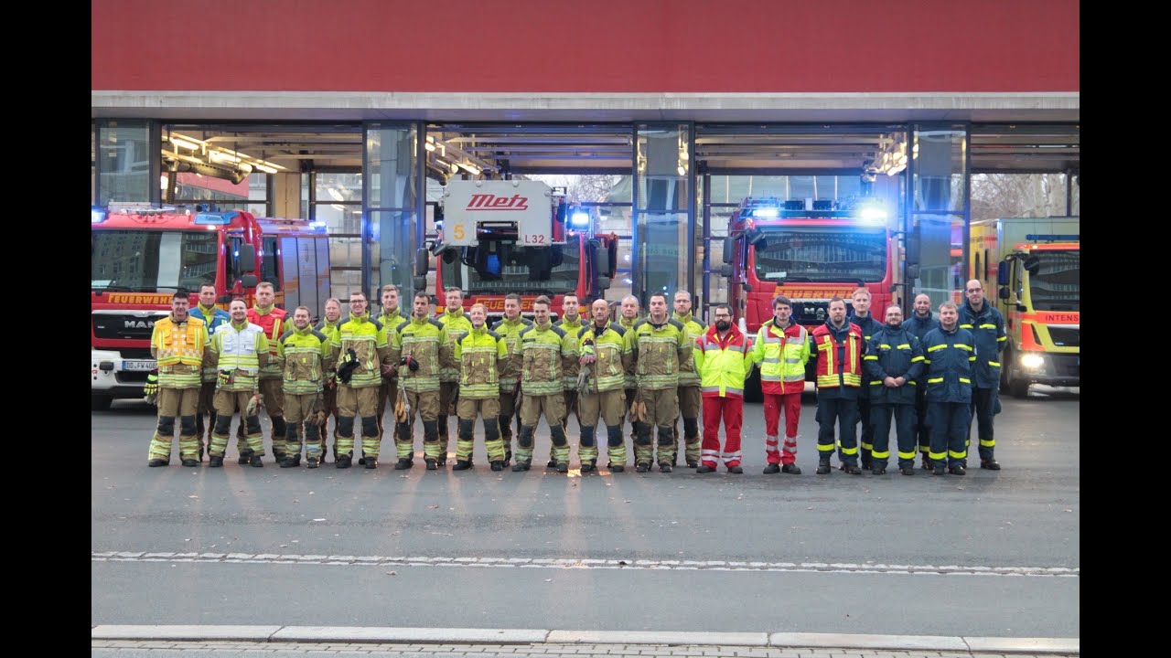 Silvester 2018 auf der Feuer- und Rettungswache 5 Altstadt - RTL-Dokumentation - Feuerwehr Dresden