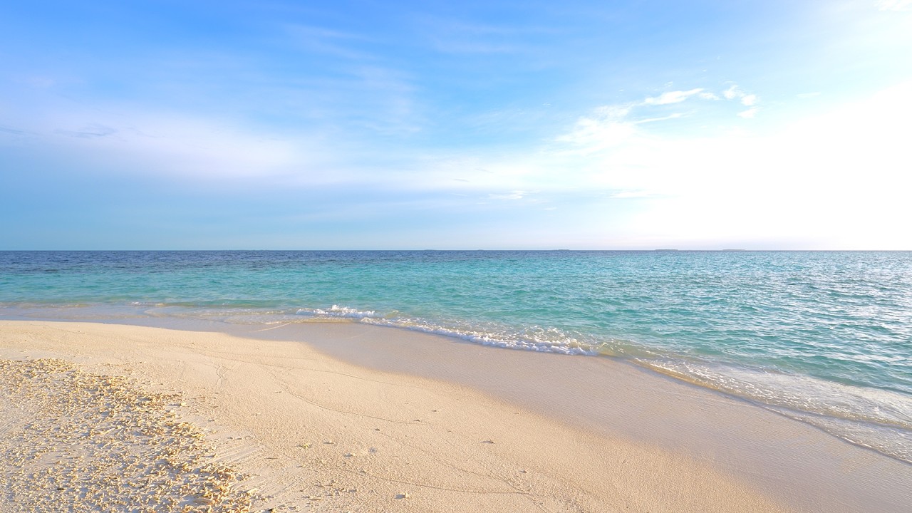 Turquoise Beach with Calming Ocean Waves. The Most Relaxing Ocean Waves 4K ULTRA HD