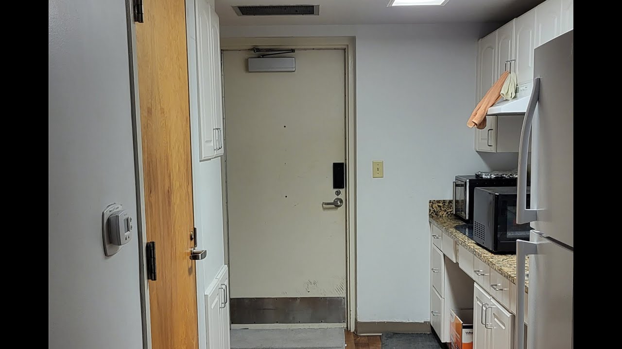 Florida Atlantic University, University Village Apartments room tour 2024