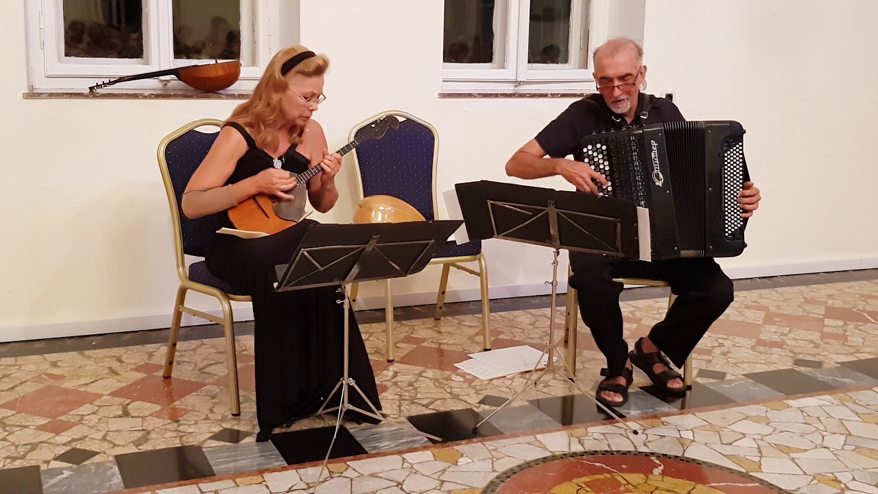 A. Vivaldi: Sinfonia from opera 