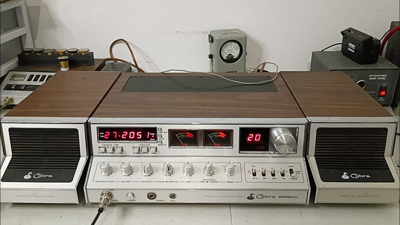 Базовая радиостанция Cobra 2000gtl, это довольно хороший пример, два динамика AM/SSB