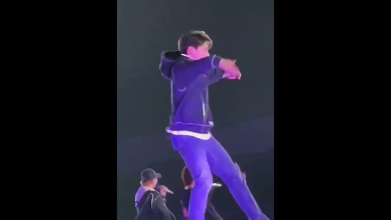 JUNGKOOKK HIP THRUST AJBSKSHLSHSLS #bts #shorts
