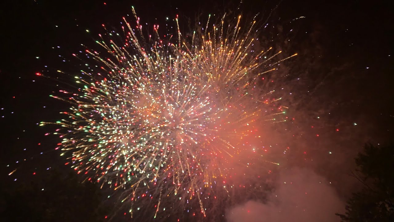 2020 Backyard Fireworks Display! Over 190 Mortar Finale!