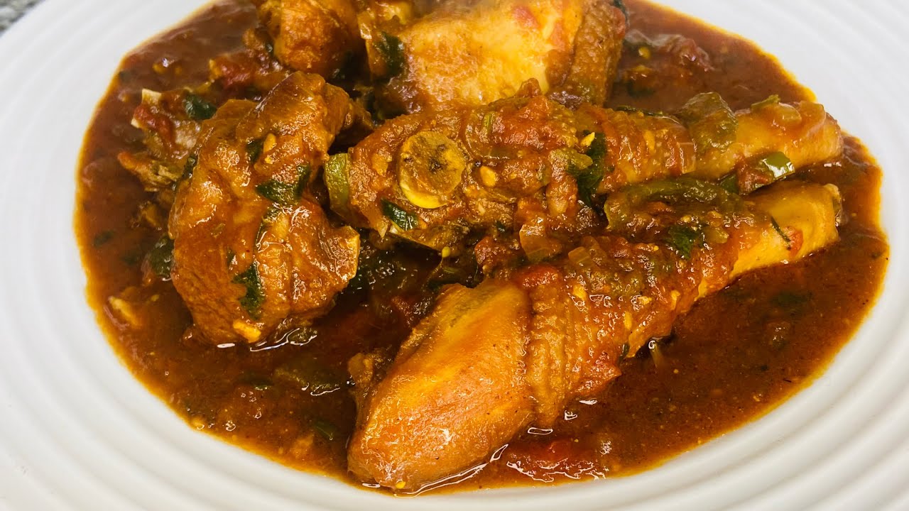 GUTEKA INKOKO NTA MAVUTA ARIMO IKARYOHA KURENZA IZINDI WARIYE//cooking delicious oiles chicken 😋