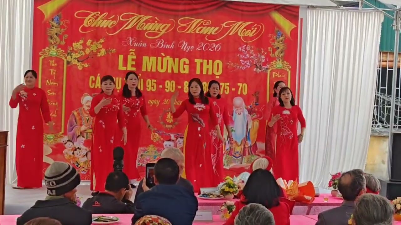 Dân vũ xóm hậu 