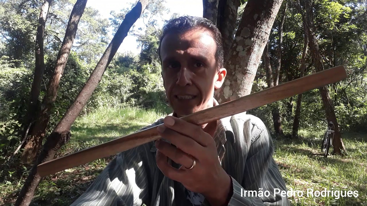 Medida de um c&ocirc;vado no bast&atilde;o de ac&aacute;cia.
