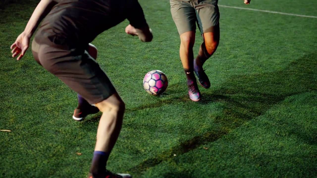 Nike FootballX Skills  The Zig Zag