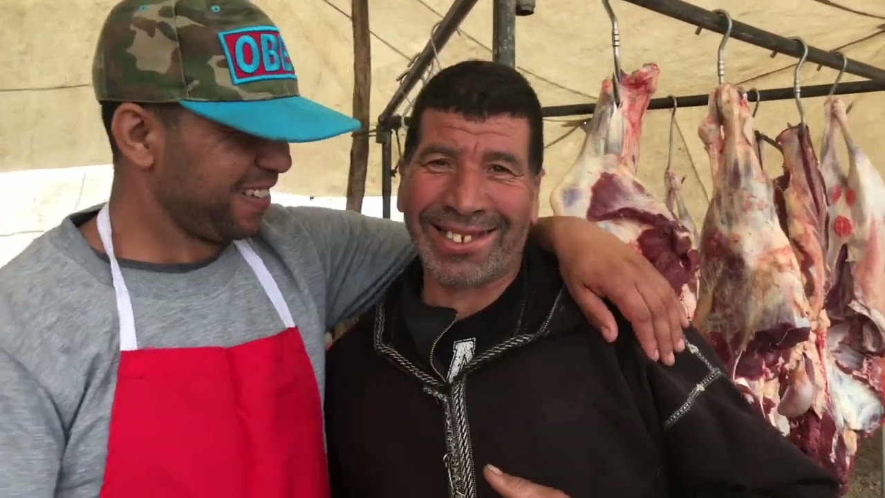أثمنة اللحوم يوم الأحد من سوق أحد الغربية نواحي طنجة والاجواء ديال قياطن الشواء