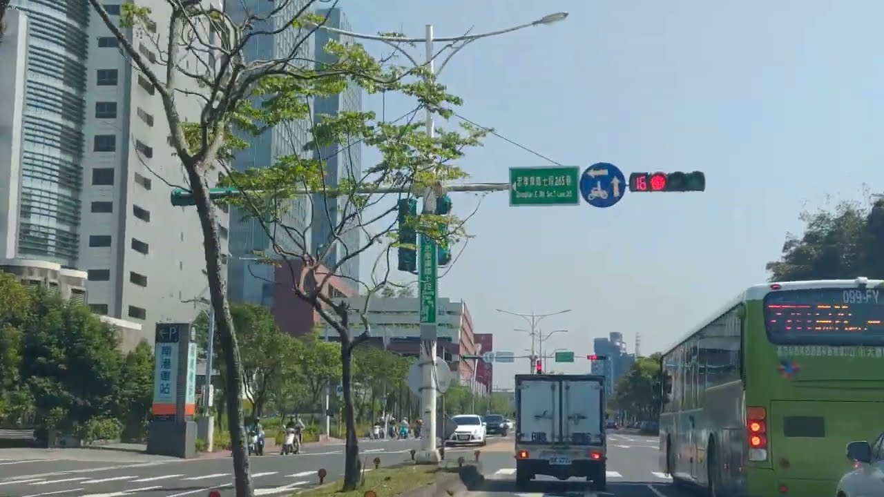 南港高鐵，火車站，司機車輛進入停車場的路線提醒