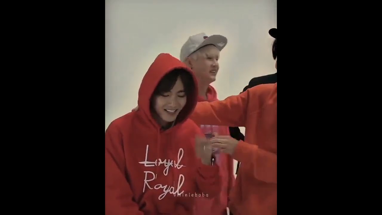 that cheek kiss means everything #jimin #v #vmin #vminsoulmates