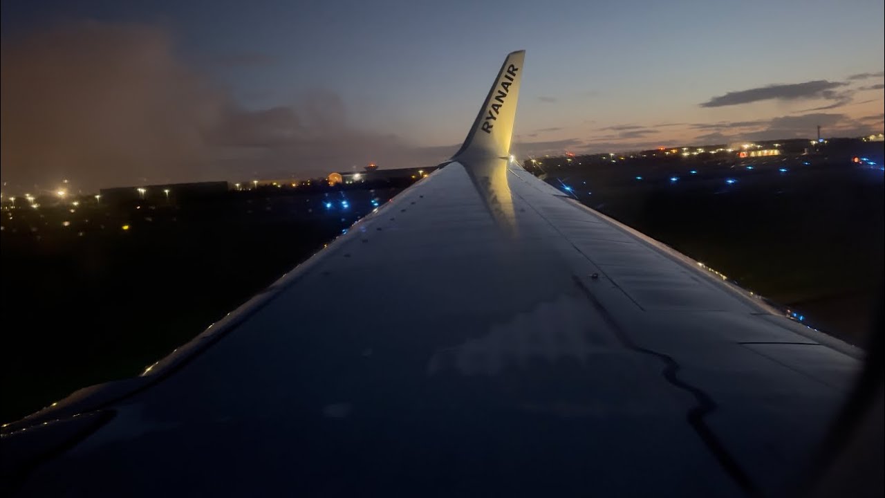 Ryanair Boeing 737 Landing at Dublin Airport