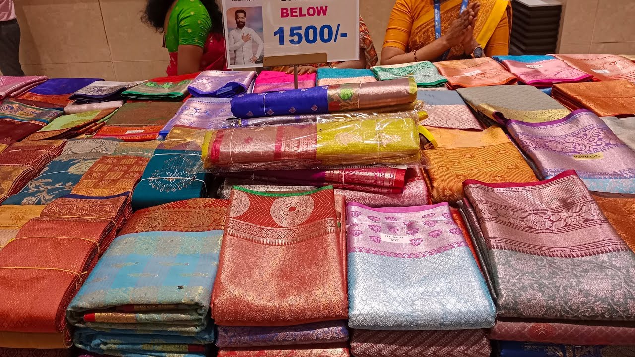 Новинки сари в торговом центре South India Shopping Mall #шоппинг #свадебнаяколлекция #новаяколле...