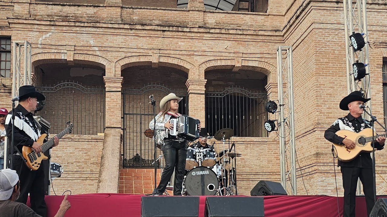 Valeria La Sonrisa Del Acordeón - Desde La Sauteña (Río Bravo Tam) 