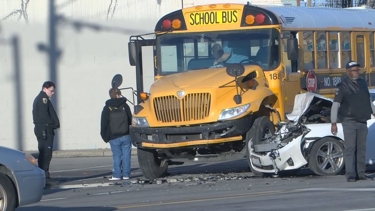 11 students injured in bus crash in Louisville