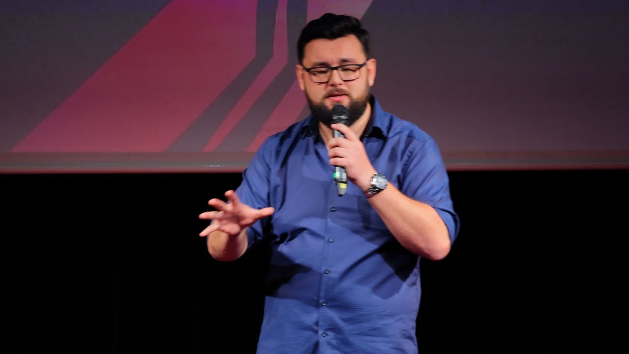 Jaskiniowiec na Zoomie, czyli jak oderwaliśmy głos od człowieka | Krzysztof Buratyński | TEDxMościce