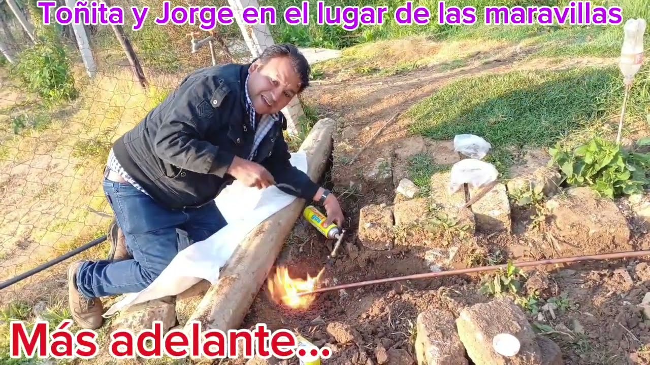 Así ayudo a mis trabajadores en la construcción de mi casa dedicándome a la plomería