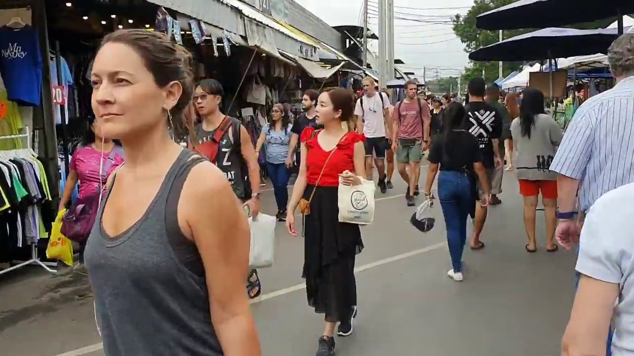 CHATUCHAK WEEKEND MARKET BANGKOK   Cheap shopping in Bangkok