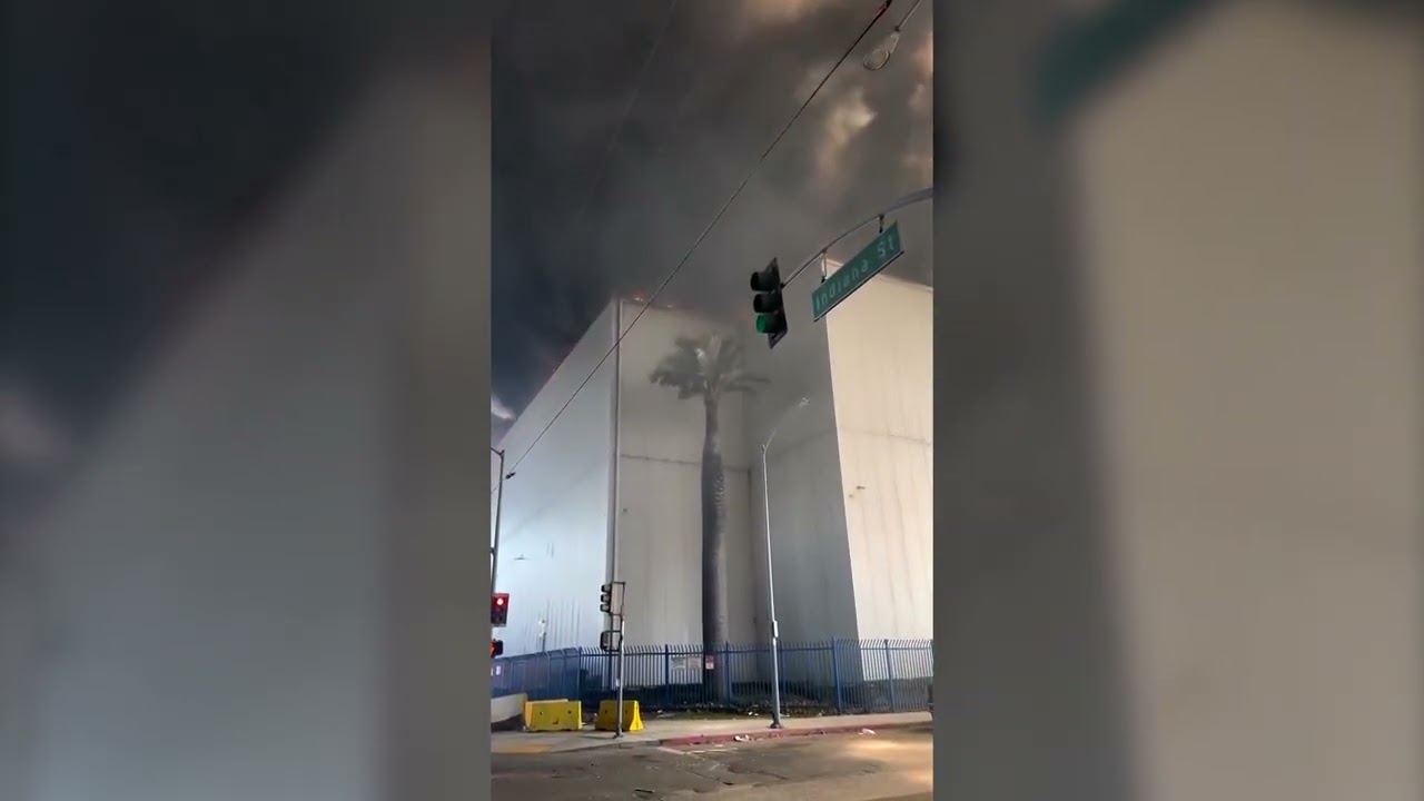 Warehouse fire sends ammonia gas into Los Angeles skies
