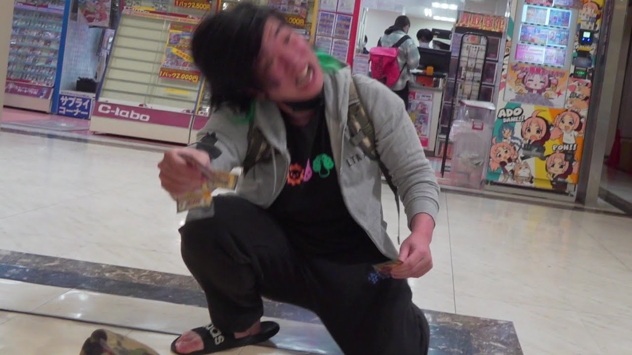 オリパで20万円のカードを当てて調子に乗った男。カードラボで全財産を使い果たし店内で暴れ回る瞬間