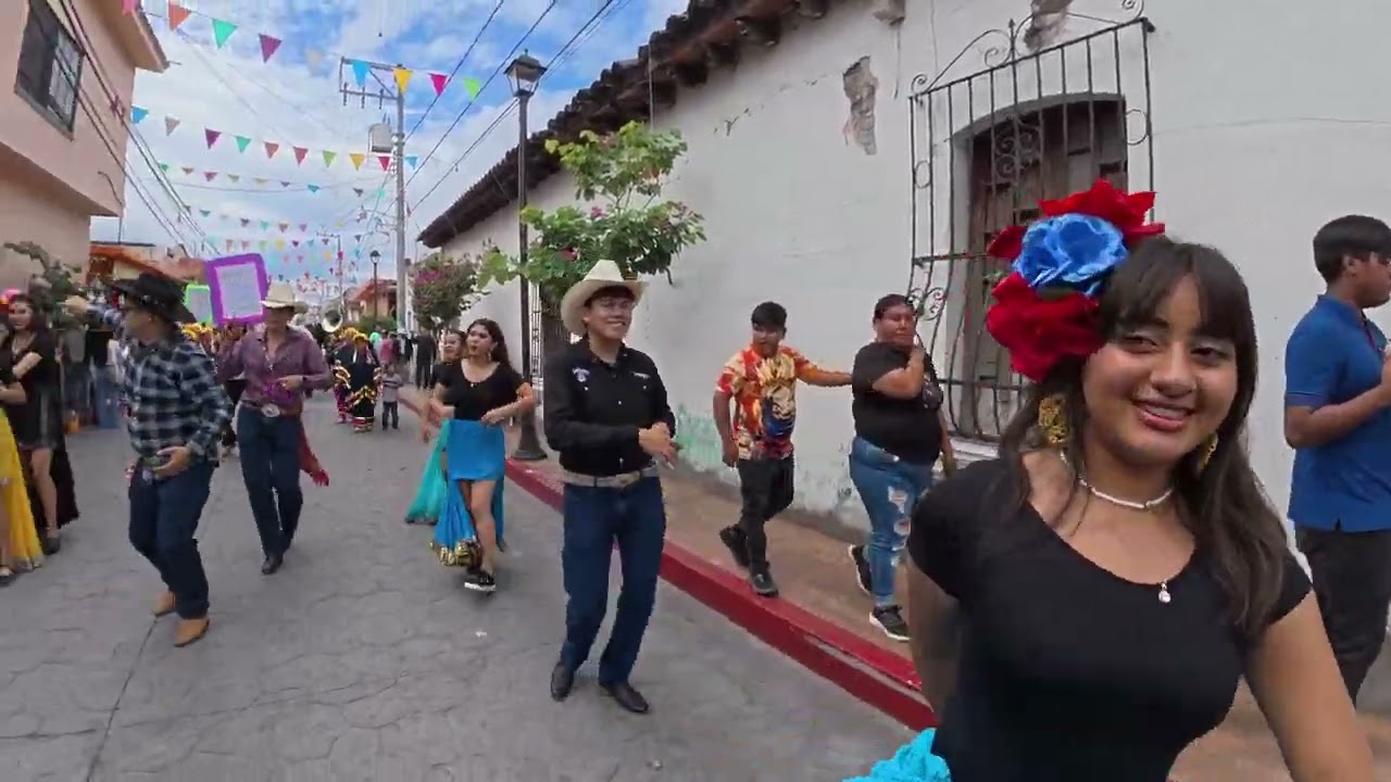 Tradicional Mojiganga en AMACUZAC MORELOS.