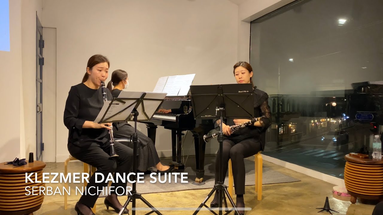 Nichifor: Klezmer dance suite for two clarinets and piano