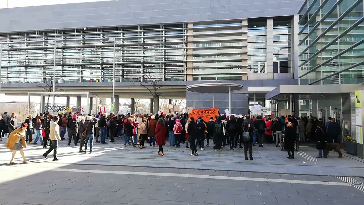 Proteste vor dem Landhaus