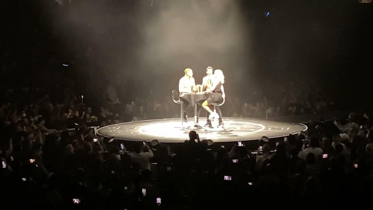 Imagine Dragons “I Will Follow You” live with Kaitlin Olson and Rob McElhenney - 3/12/22