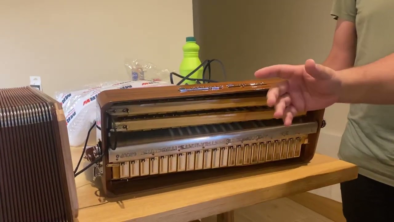 Instalacion micrófonos Harmonik en acordeones Settimio Soprani